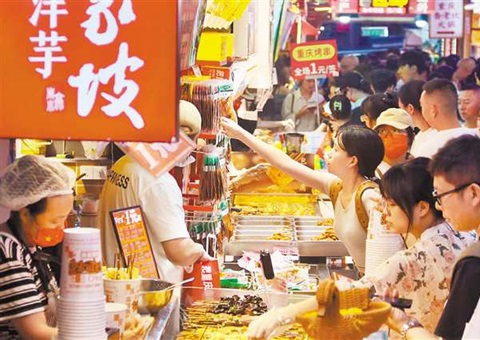无人机秀引爆观演经济   夜宴夜游点亮山城街巷   重庆夜经济燃动假期消费蓝海